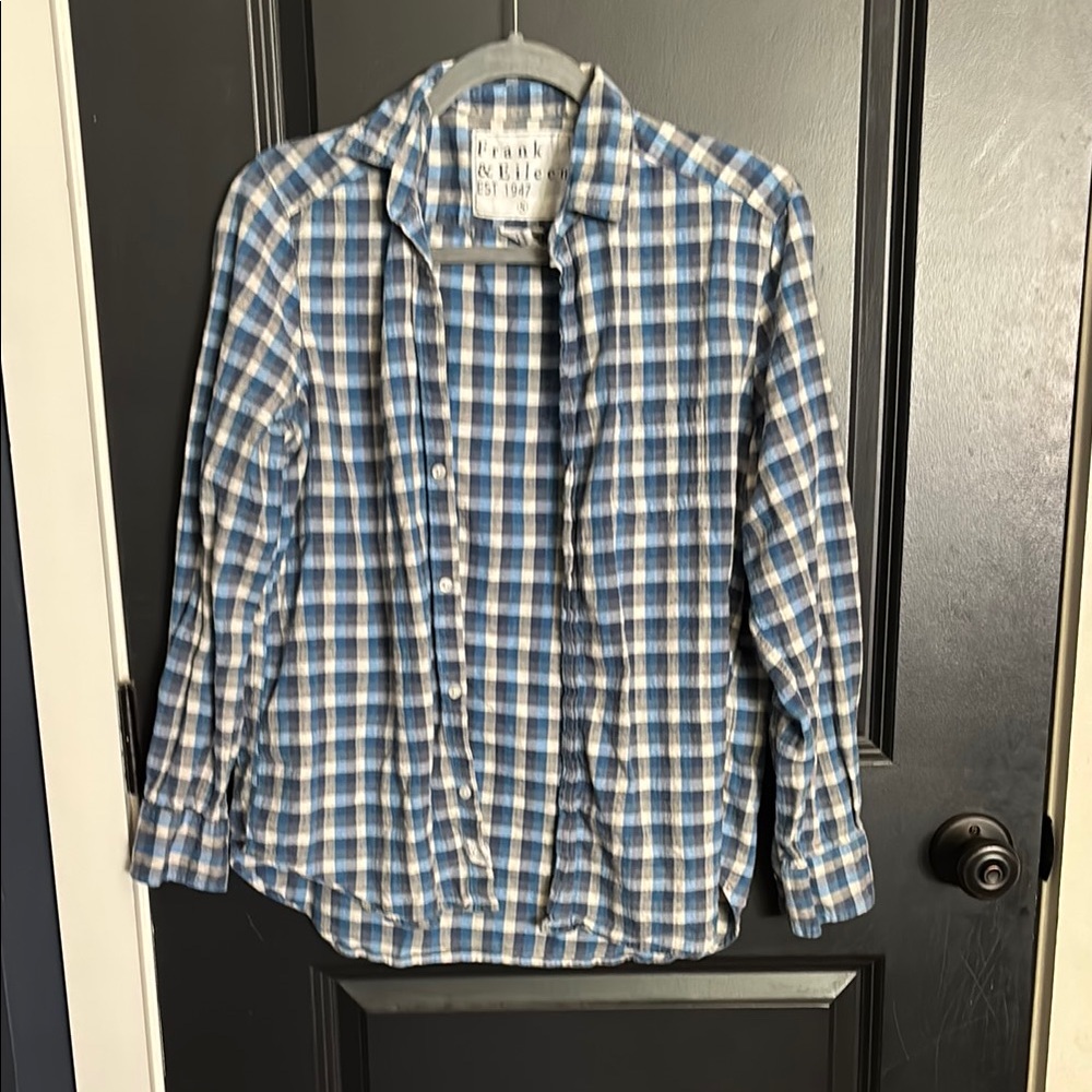 Frank & Eileen Blue and White Casual Button Down Shirt